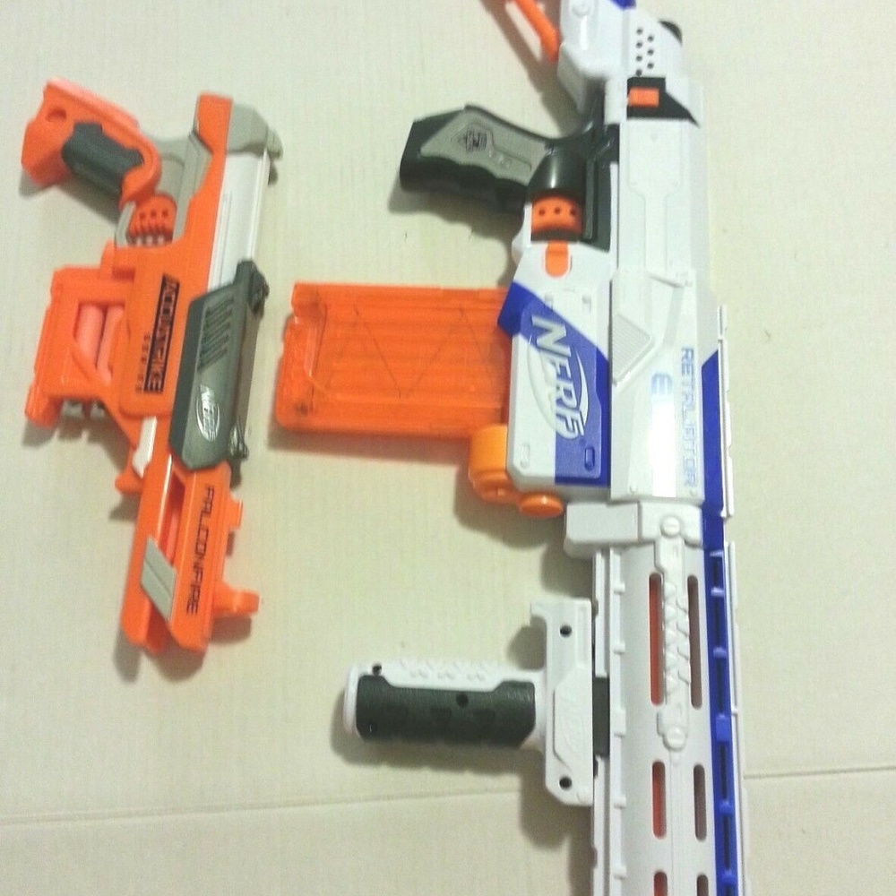 White Nerf N-Strike Elite Retaliator Blaster - Picture 2 of 5